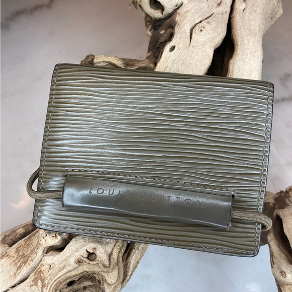 Louis Vuitton Handbags - Gray Louis Vuitton vintage, elastic bifold card holder